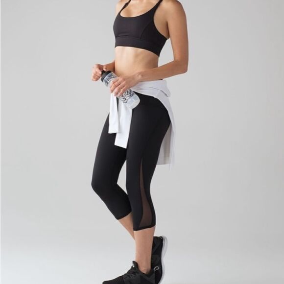 Lululemon Train Times Crop (17") Black great pre owned condition mesh detail - Picture 9 of 11